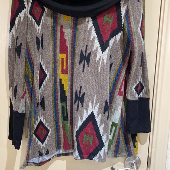 Rogue blouse. - Picture 3 of 6